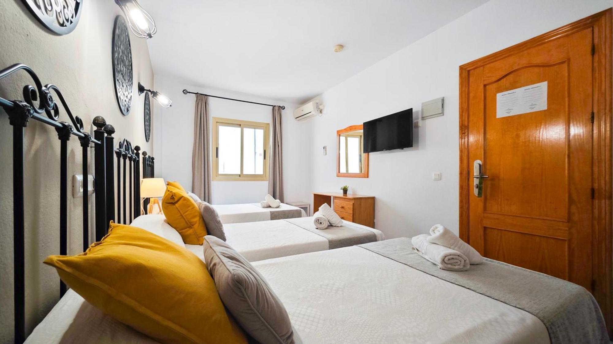 Hostal Dinamarca Sant Antoni de Portmany Esterno foto