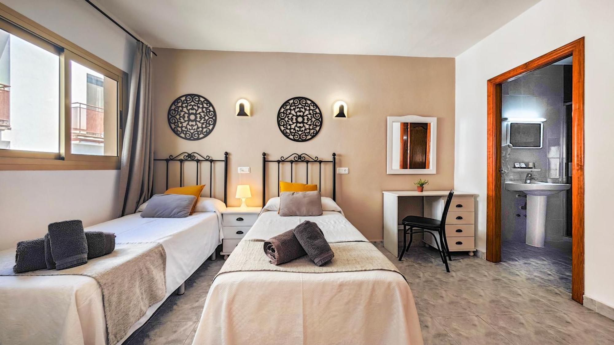 Hostal Dinamarca Sant Antoni de Portmany Esterno foto
