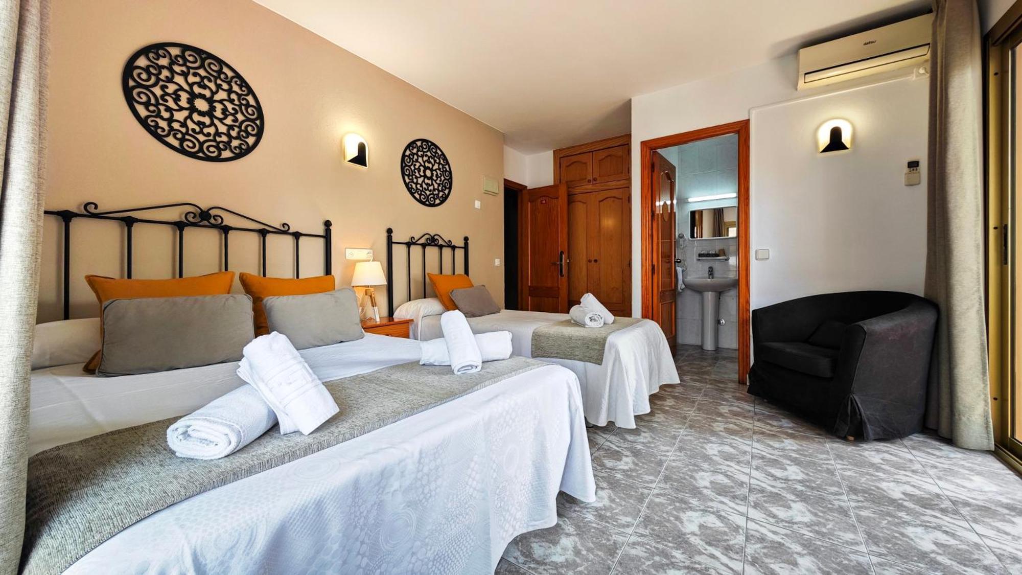 Hostal Dinamarca Sant Antoni de Portmany Esterno foto